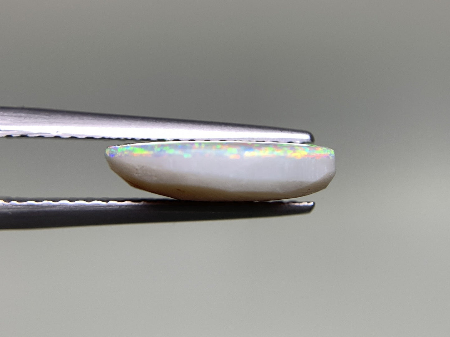 ブラックオパール 2.483ct  中央宝石ソーティング付き  12.7㎜×9.1㎜×3.2㎜  天然 ルース（ 裸石 ） 4722Y