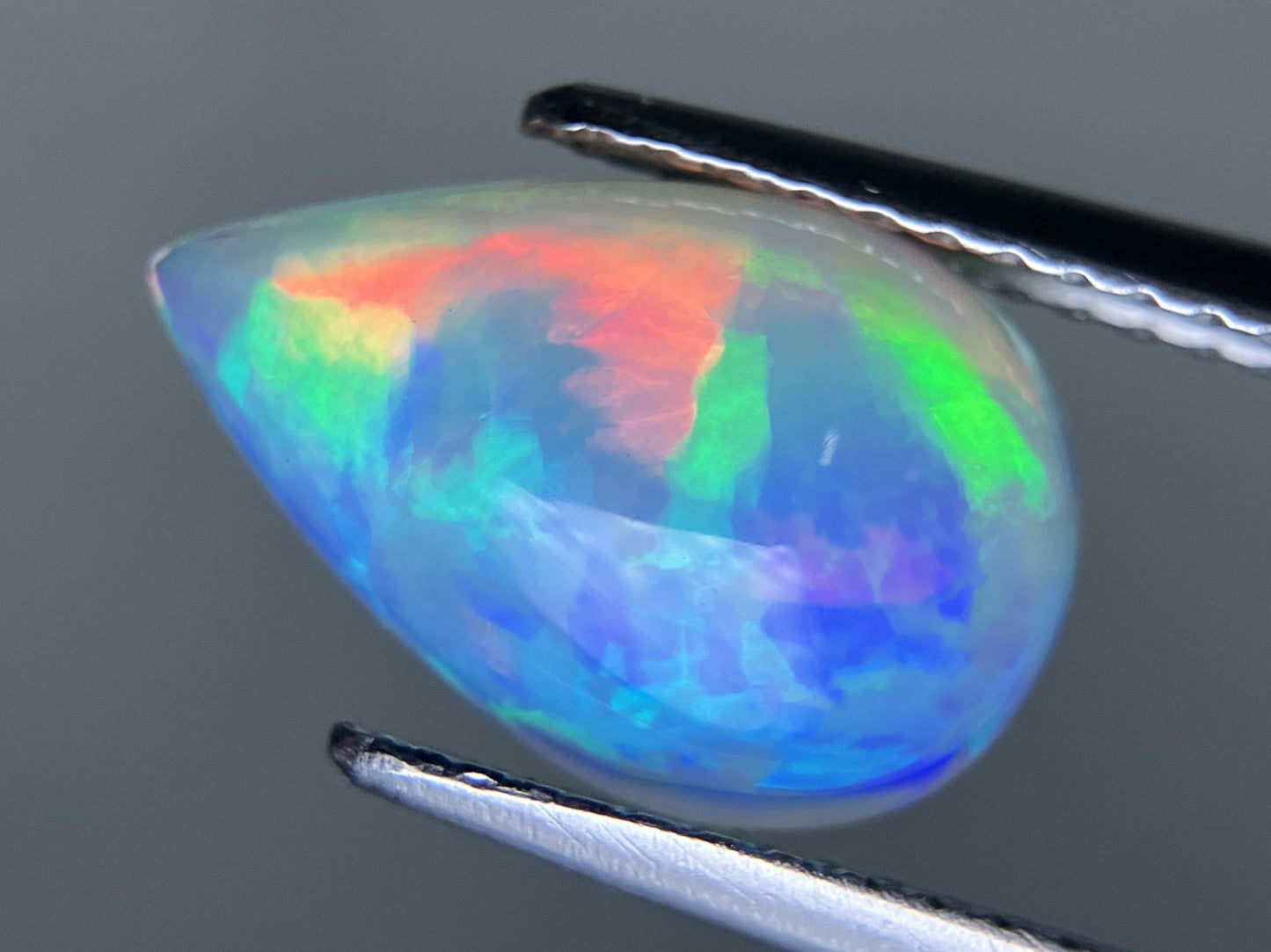 オパール 1.790ct 宝石ソーティング付き  11.8㎜×7.9㎜×3.9㎜  ルース（ 裸石 ） 3929YY