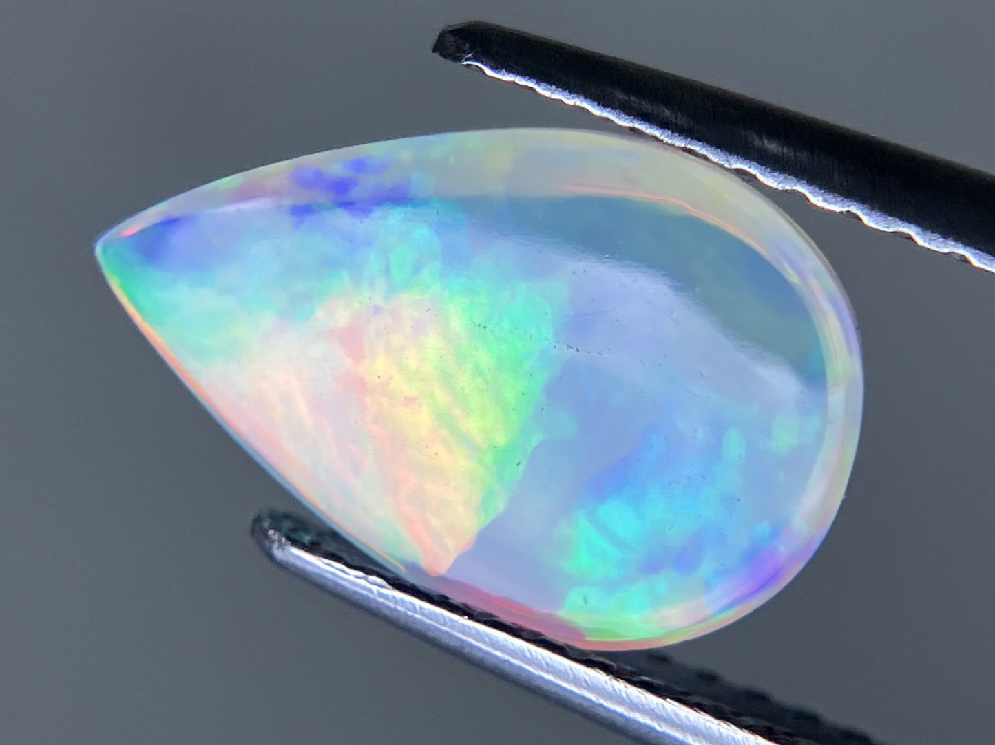 オパール 1.790ct 宝石ソーティング付き  11.8㎜×7.9㎜×3.9㎜  ルース（ 裸石 ） 3929YY