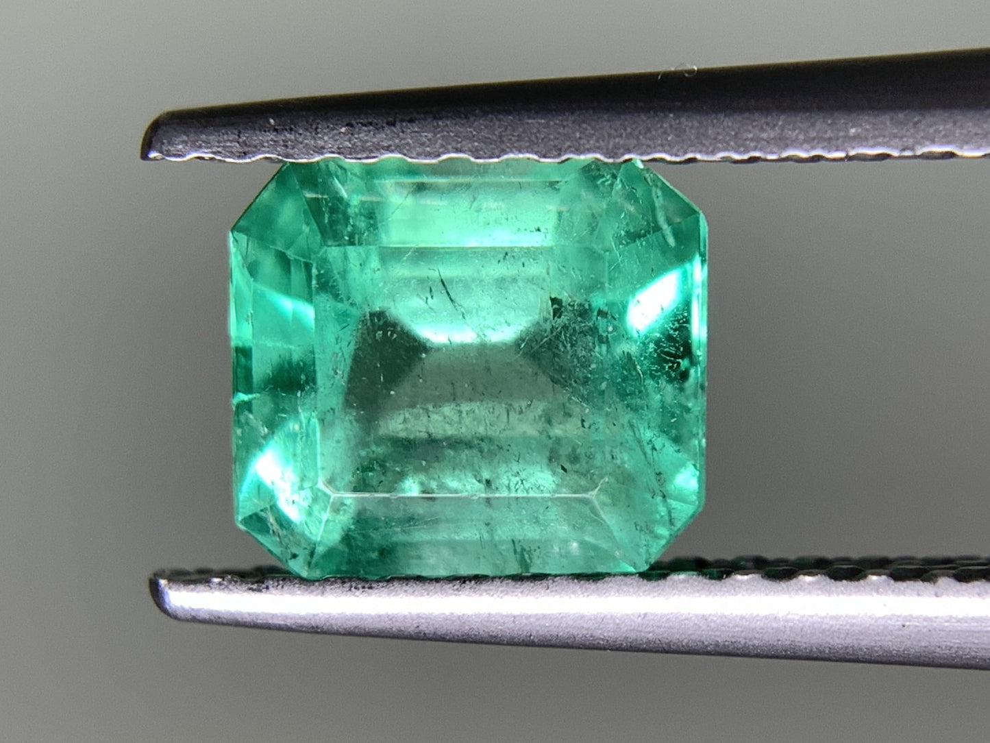 エメラルド 1.027ct  中央宝石ソーティング付き  6.60㎜×6.01㎜×3.94㎜  天然 ルース（ 裸石 ） 4777Y