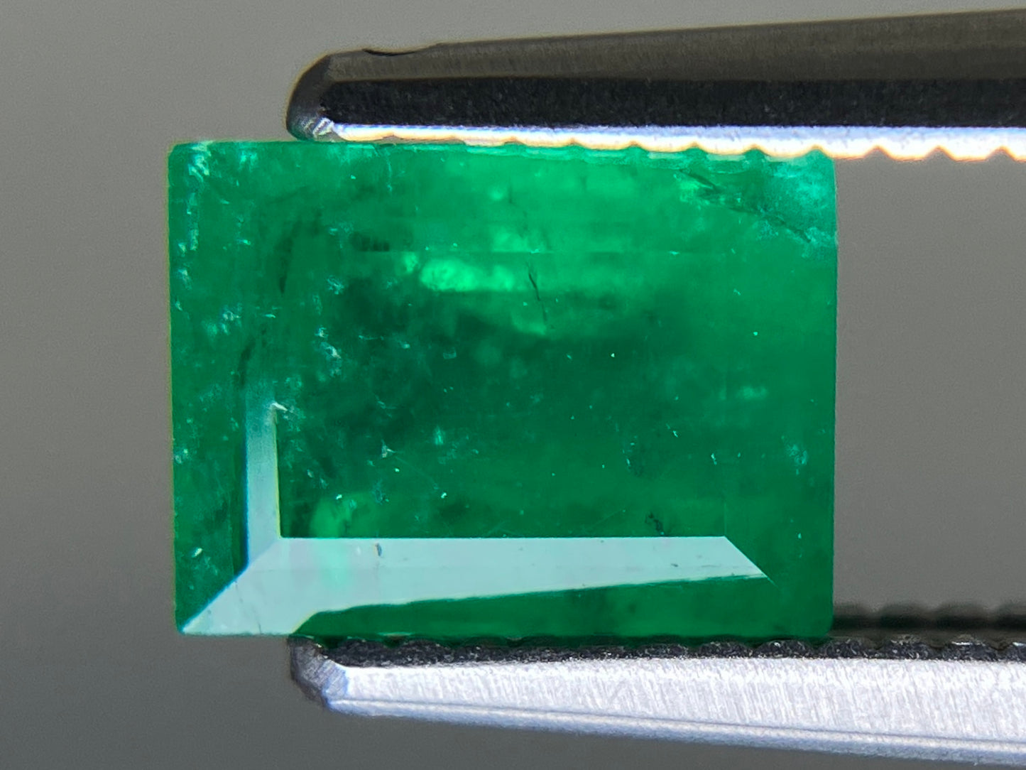 エメラルド 天然 1.253ct 中央宝石ソーティング付き 6.66㎜×5.02㎜×4.61㎜ ルース（ 裸石 ） 6327YY