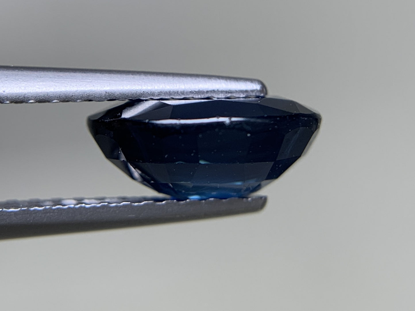 サファイア 天然 2.579ct 中央宝石ソーティング付き 9.22㎜×7.33㎜×4.06㎜ ルース（ 裸石 ） 5639Y