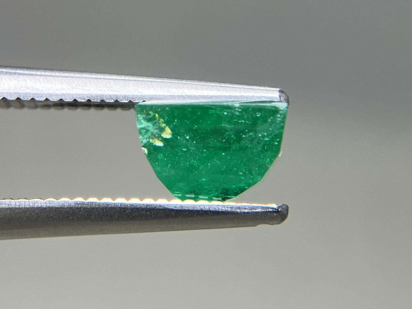エメラルド 天然 1.253ct 中央宝石ソーティング付き 6.66㎜×5.02㎜×4.61㎜ ルース（ 裸石 ） 6327YY