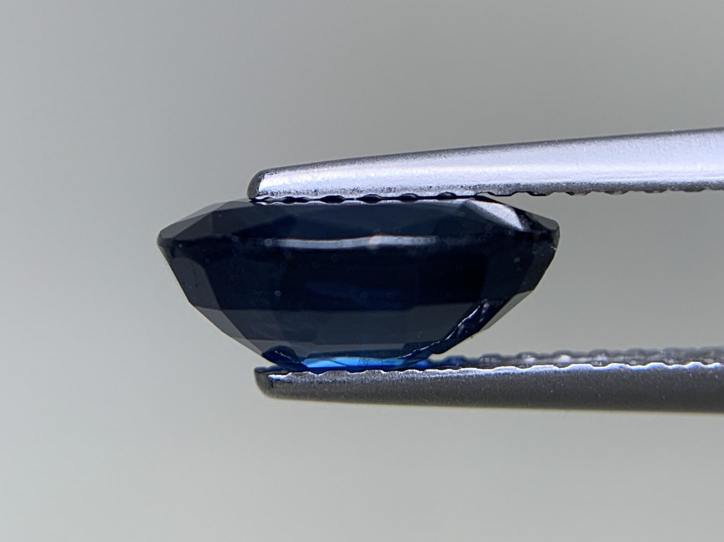 サファイア 天然 2.579ct 中央宝石ソーティング付き 9.22㎜×7.33㎜×4.06㎜ ルース（ 裸石 ） 5639Y