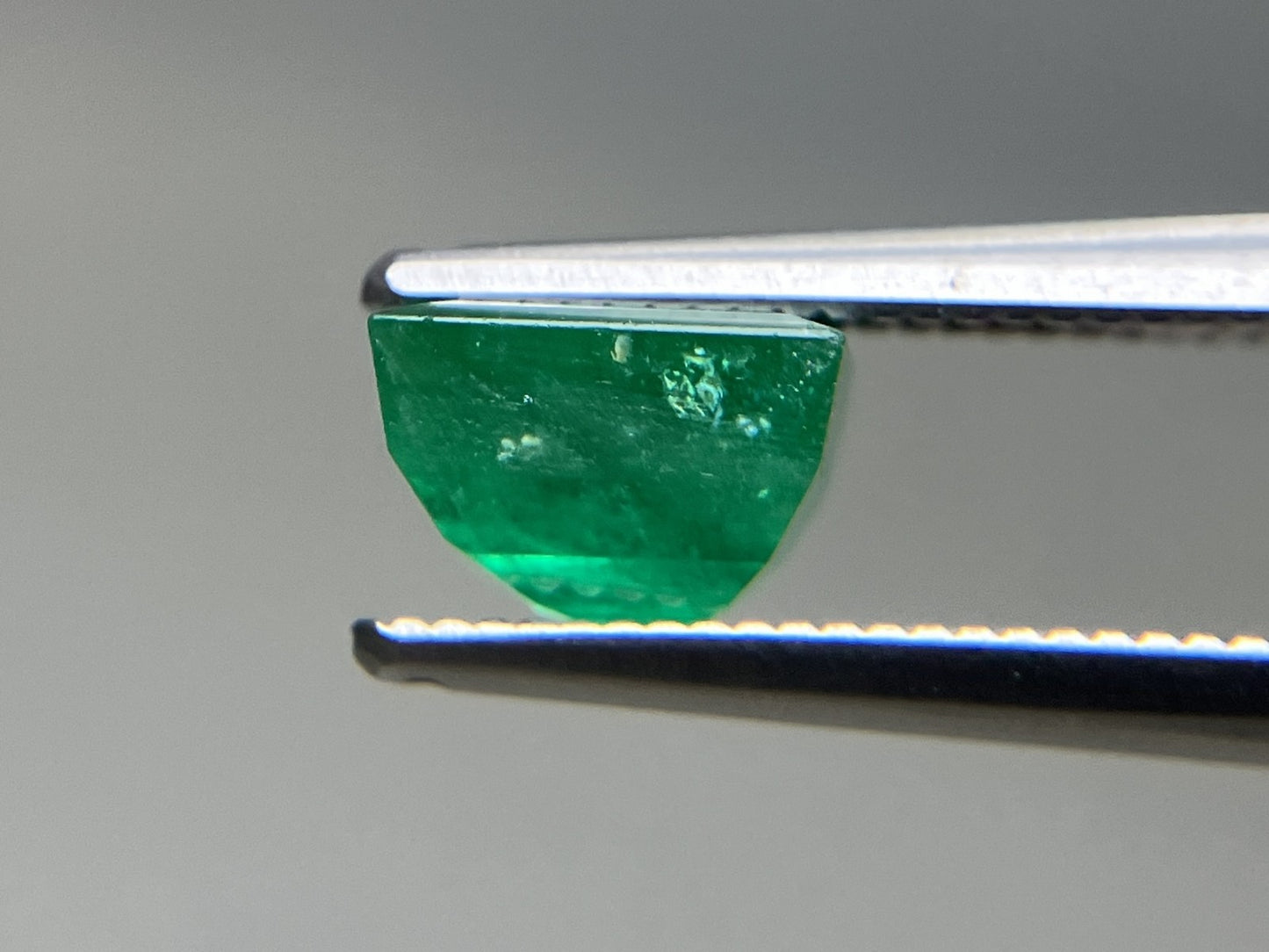 エメラルド 天然 1.253ct 中央宝石ソーティング付き 6.66㎜×5.02㎜×4.61㎜ ルース（ 裸石 ） 6327YY