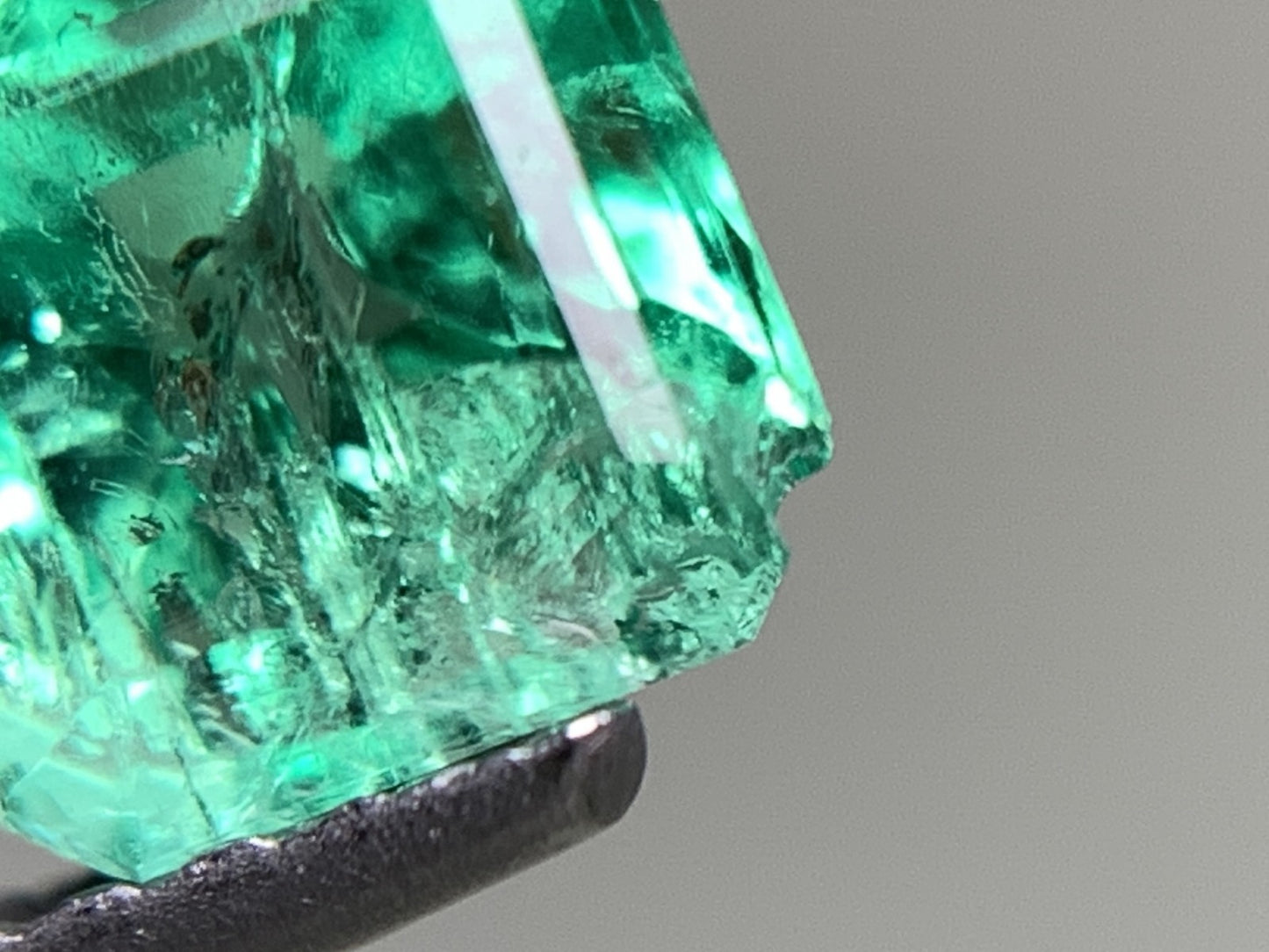 エメラルド 0.781ct  中央宝石ソーティング付き  5.27㎜×5.25㎜×4.21㎜  天然 ルース（ 裸石 ） 4744Y