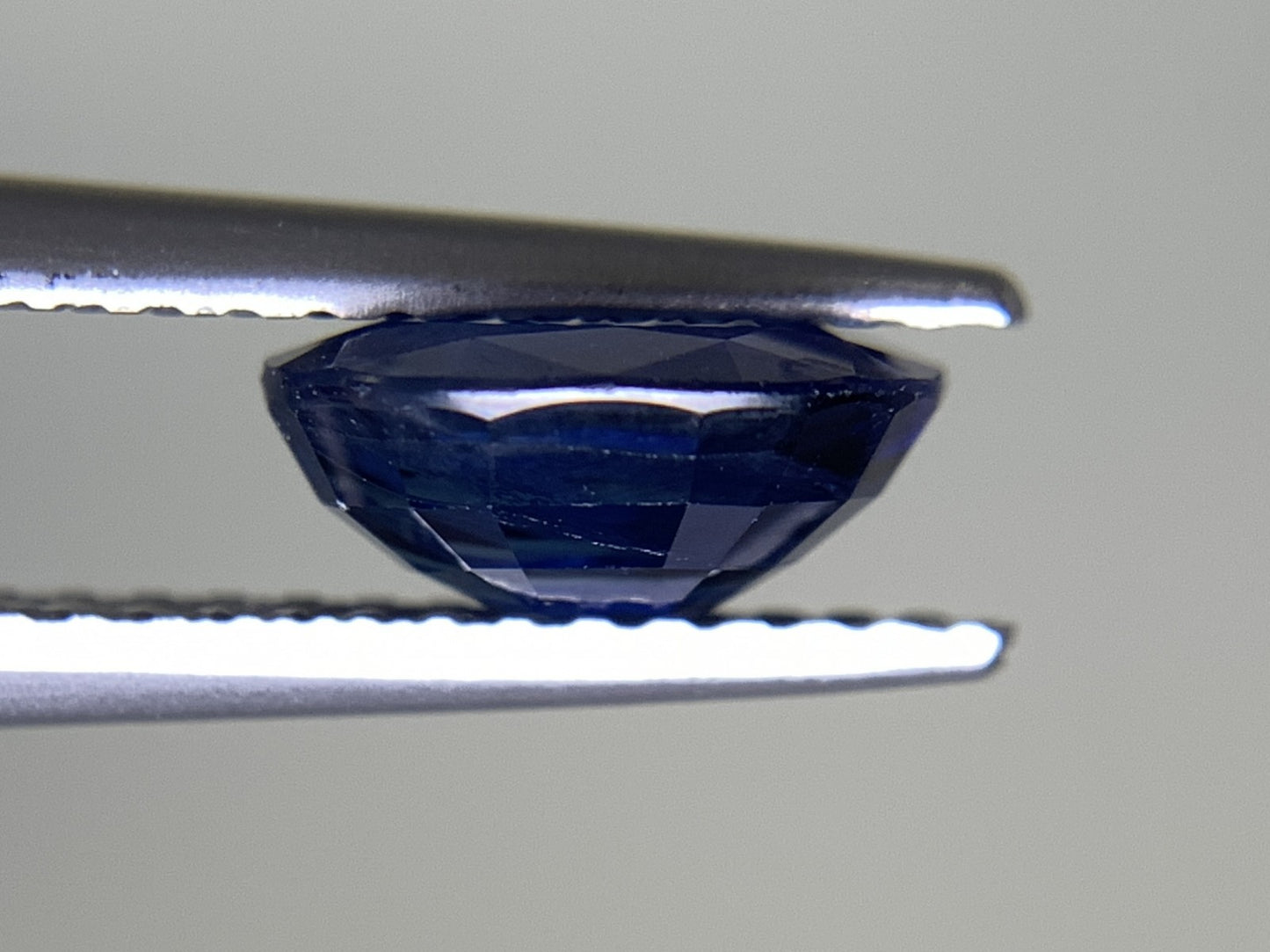 サファイア 1.656ct 宝石ソーティング付き  7.7㎜×6.2㎜×3.5㎜ ルース（ 裸石 ） 2339Y