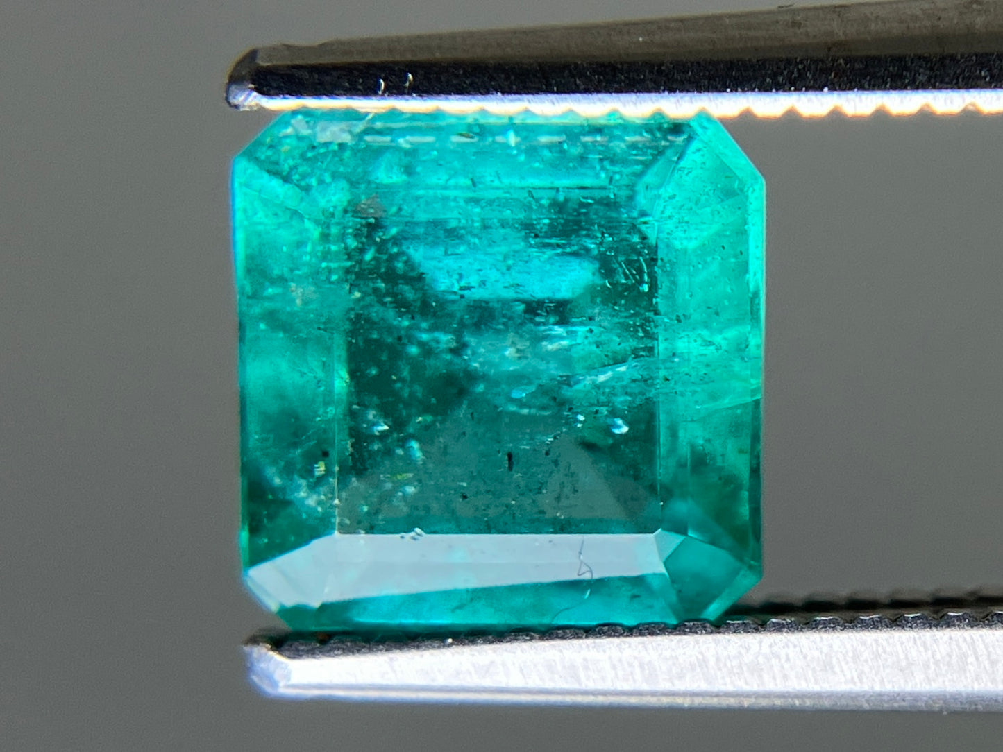 エメラルド 天然 1.547ct 中央宝石ソーティング付き 7.33㎜×7.32㎜×4.07㎜ ルース（ 裸石 ） 6350YY