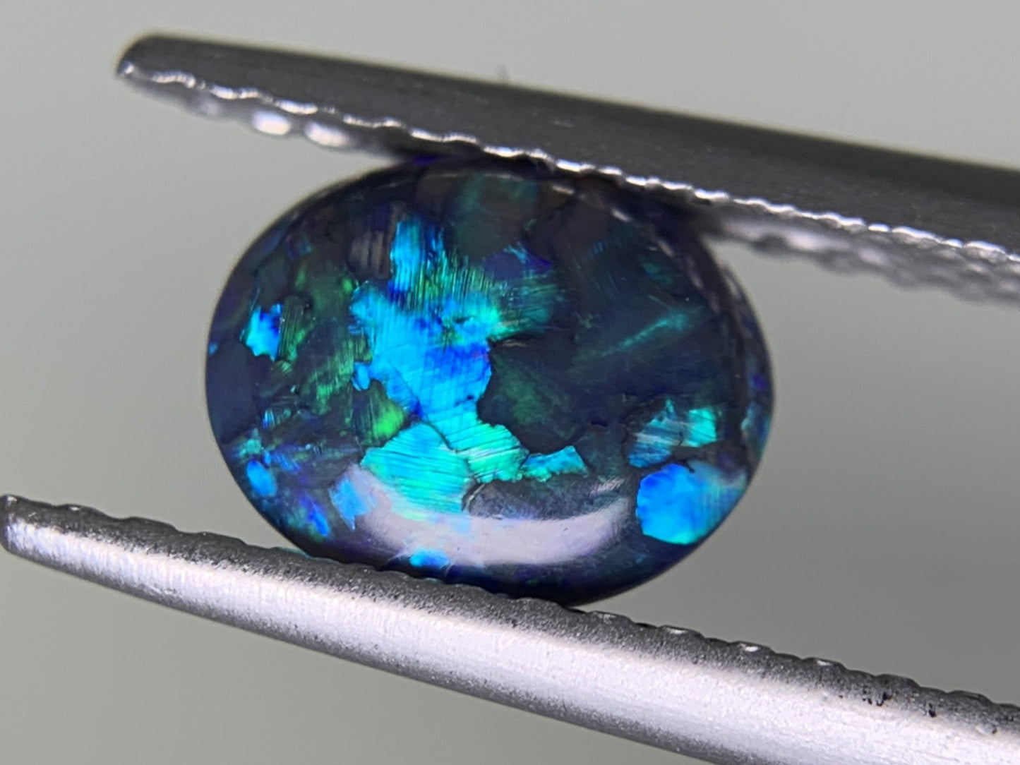 ブラックオパール 0.621ct  宝石ソーティング付き  6.8㎜×5.6㎜×2.6㎜  ルース（ 裸石 ） 4116Y