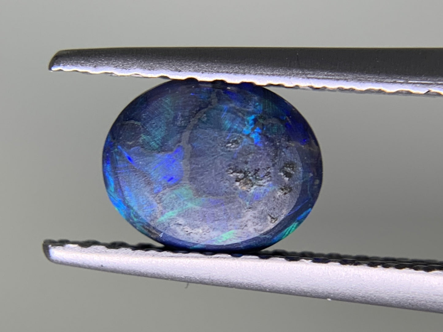 ブラックオパール 0.621ct  宝石ソーティング付き  6.8㎜×5.6㎜×2.6㎜  ルース（ 裸石 ） 4116Y
