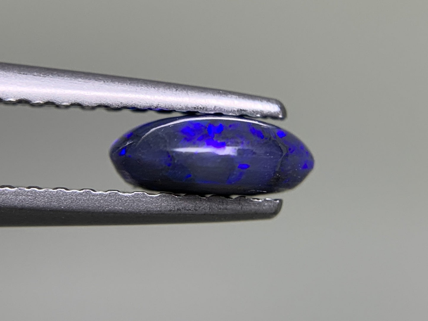 ブラックオパール 0.621ct  宝石ソーティング付き  6.8㎜×5.6㎜×2.6㎜  ルース（ 裸石 ） 4116Y