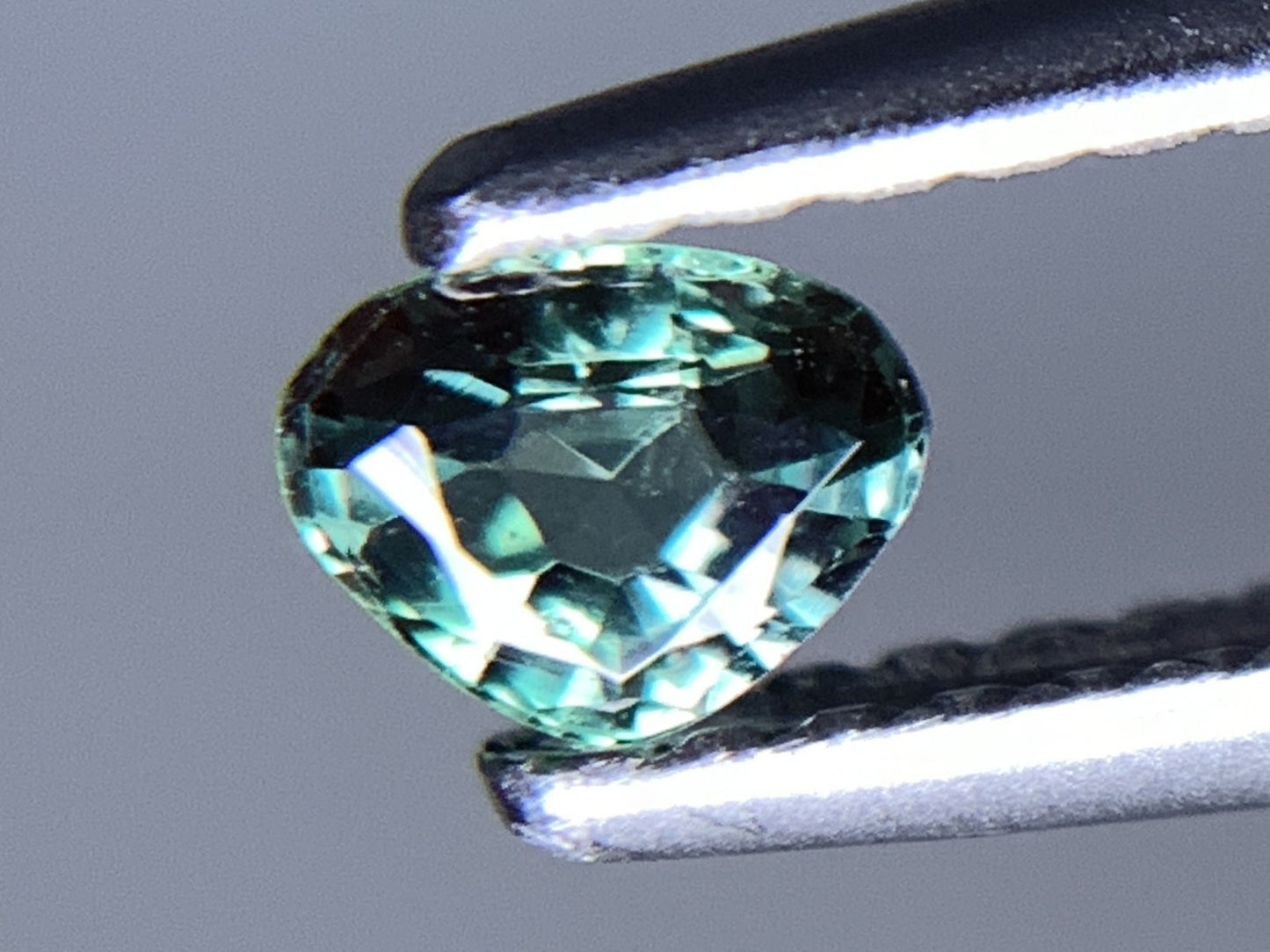 アレキサンドライト 天然 0.257ct 中央宝石ソーティング付き 3.42㎜×4.36㎜×2.12㎜ ルース（ 裸石 ） 6862Y