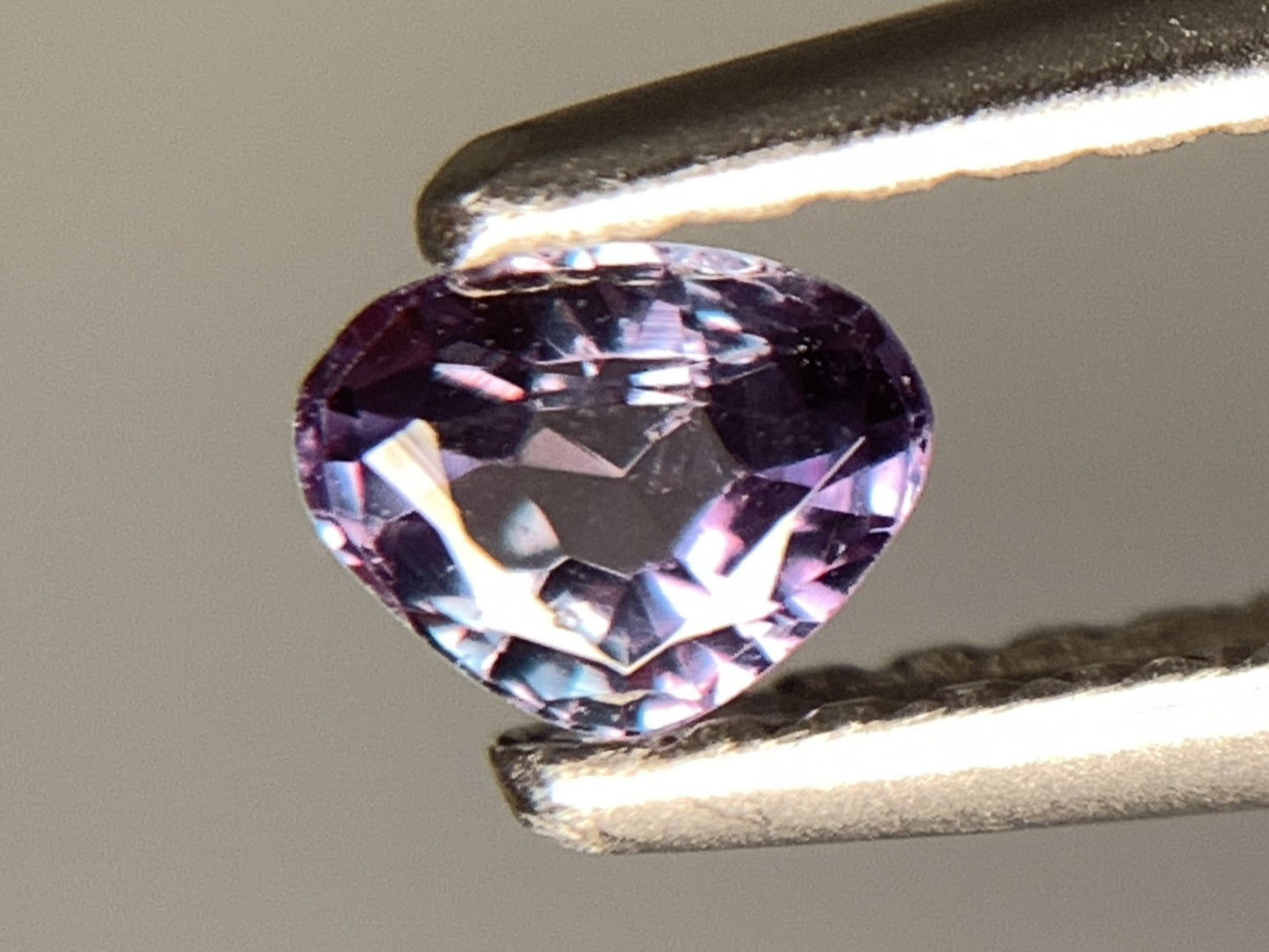 アレキサンドライト 天然 0.257ct 中央宝石ソーティング付き 3.42㎜×4.36㎜×2.12㎜ ルース（ 裸石 ） 6862Y