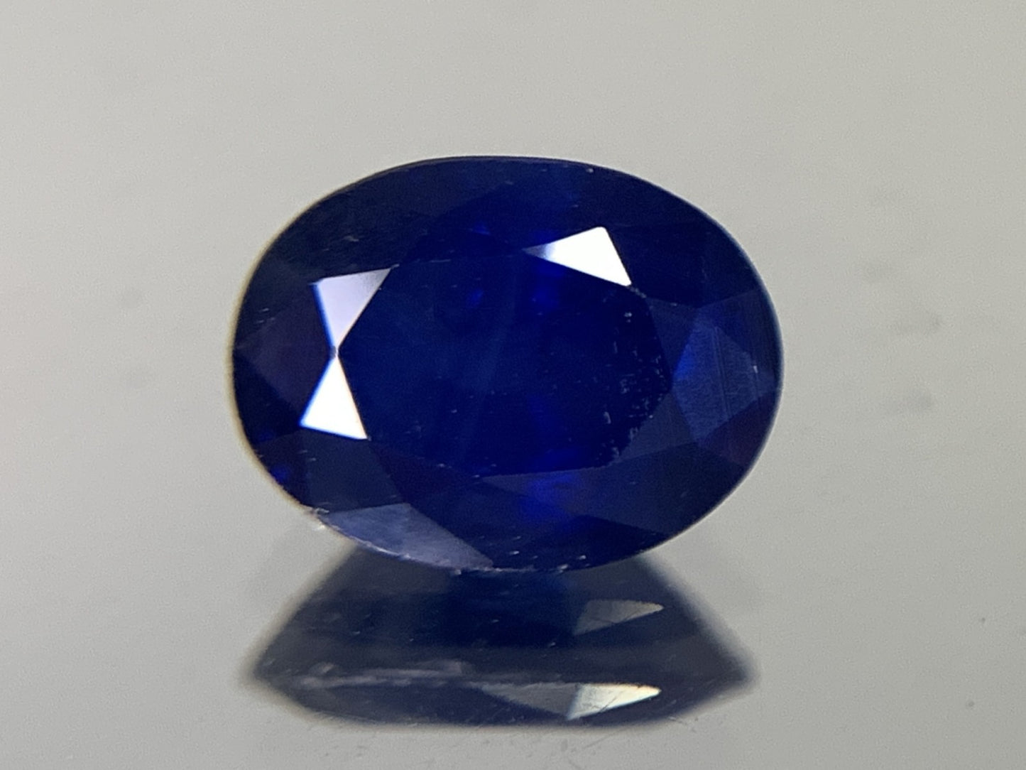 サファイア 1.595ct 宝石ソーティング付き  7.9㎜×6.1㎜×3.8㎜ ルース（ 裸石 ） 2336Y