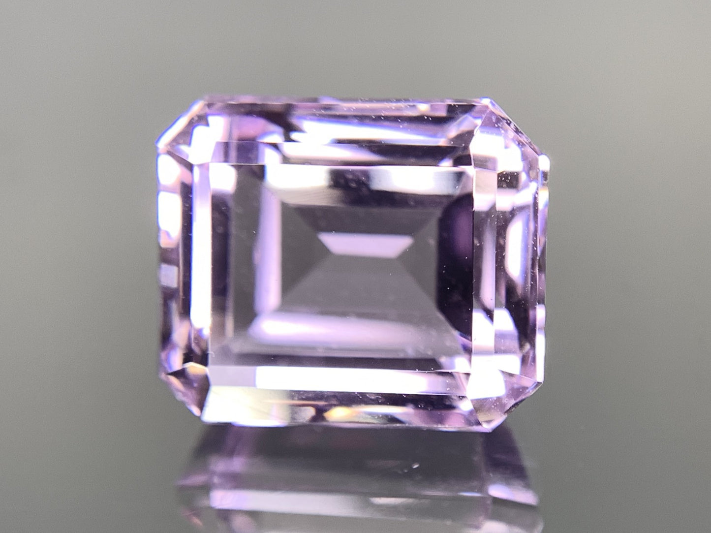 クンツァイト 11.848ct 中央宝石ソーティング付き 13.08㎜×11.08㎜×8.66㎜ 天然 ルース（ 裸石 ） 4753Y