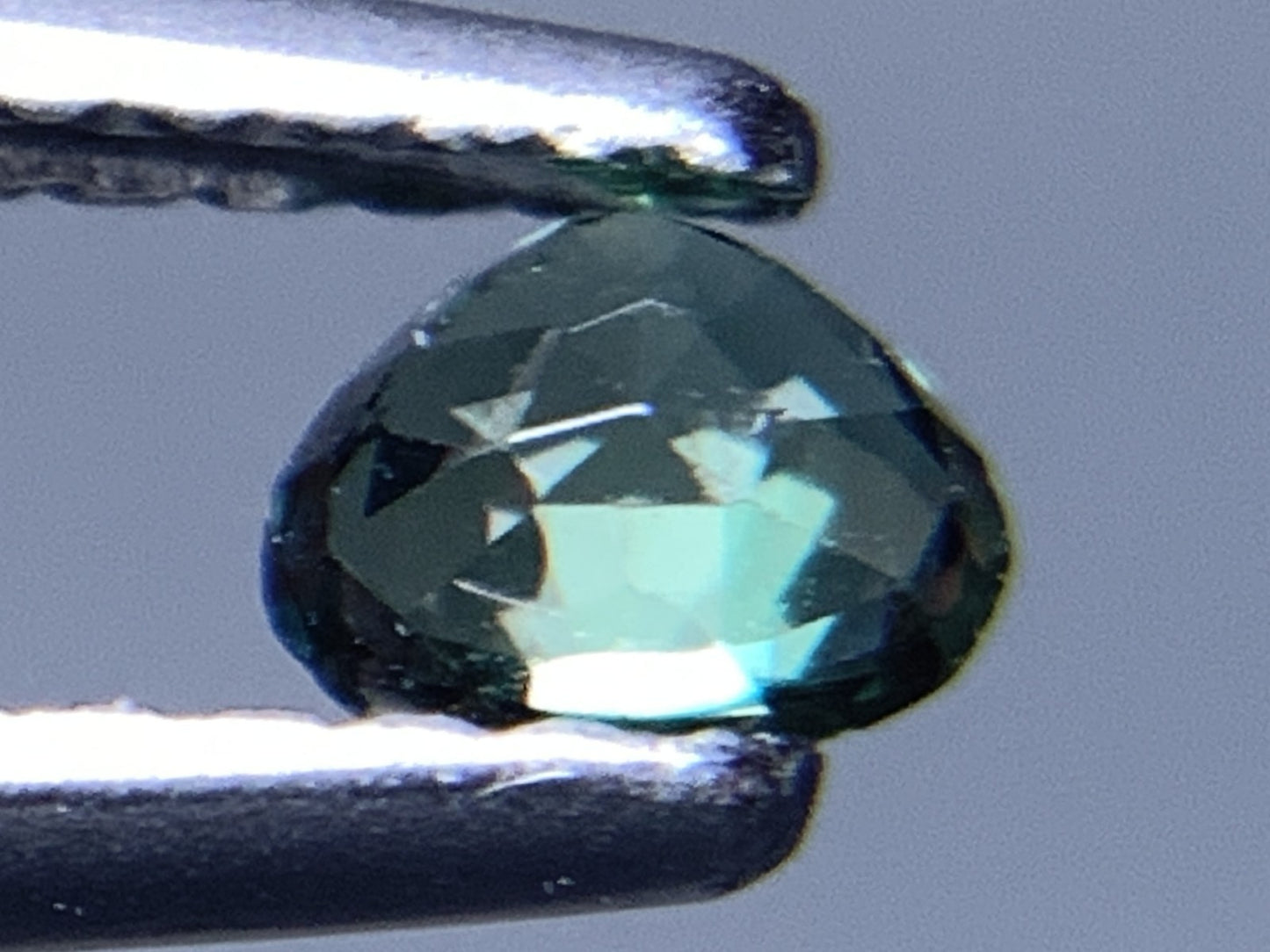 アレキサンドライト 天然 0.257ct 中央宝石ソーティング付き 3.42㎜×4.36㎜×2.12㎜ ルース（ 裸石 ） 6862Y