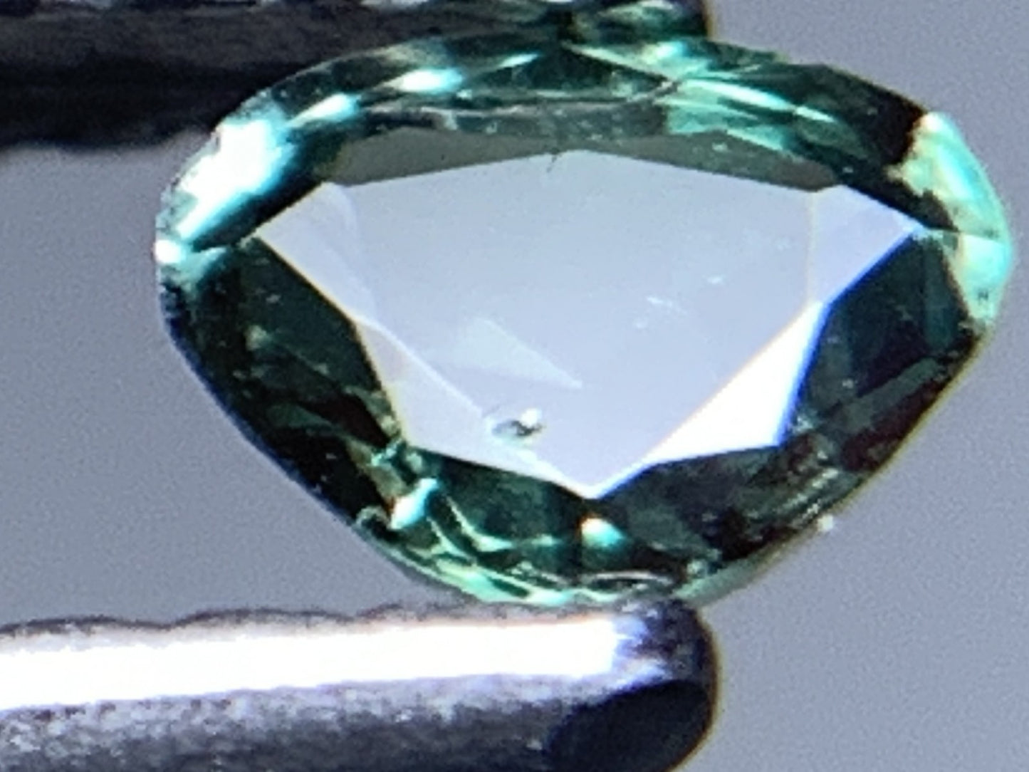 アレキサンドライト 天然 0.257ct 中央宝石ソーティング付き 3.42㎜×4.36㎜×2.12㎜ ルース（ 裸石 ） 6862Y