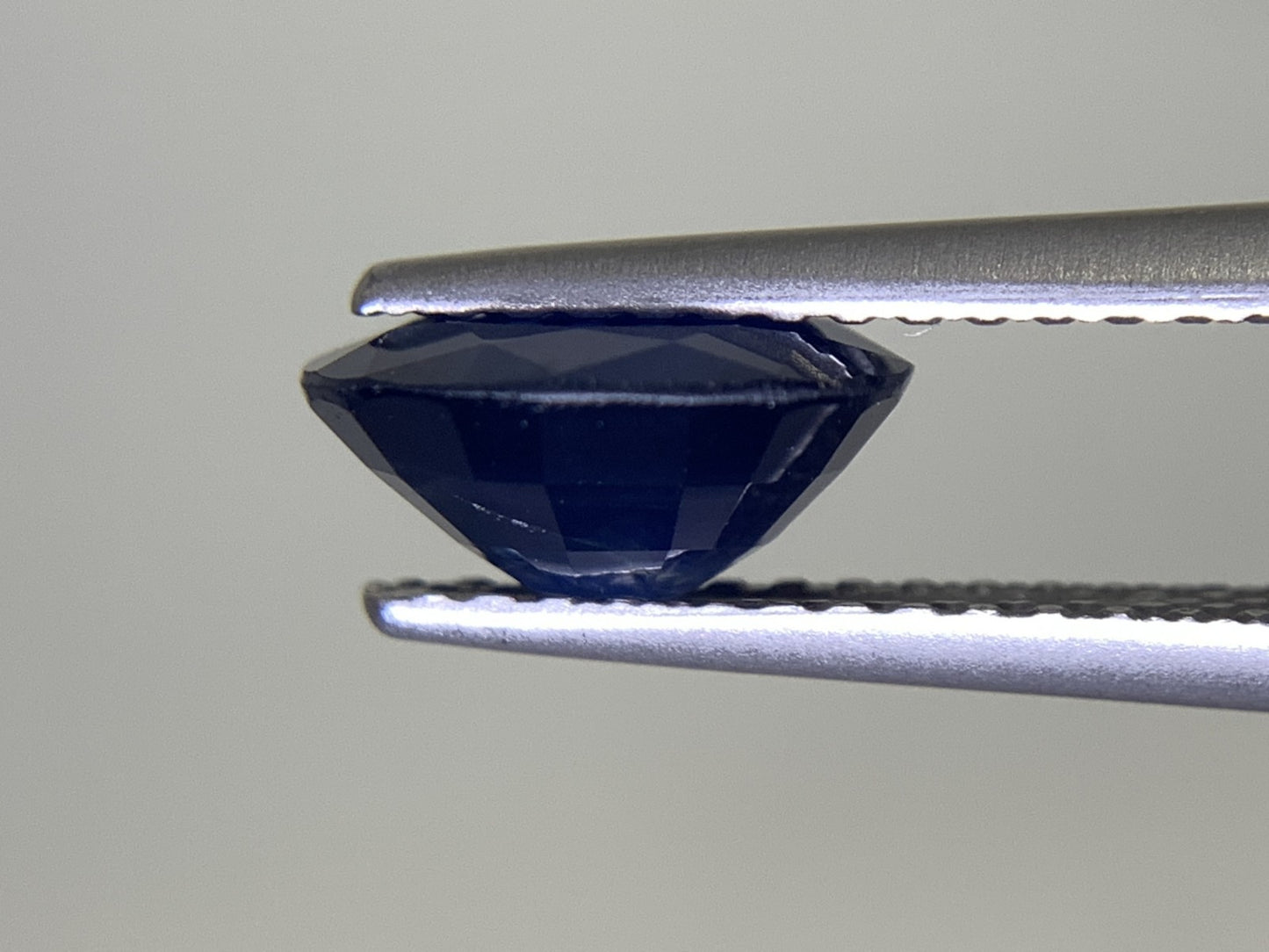 サファイア 1.595ct 宝石ソーティング付き  7.9㎜×6.1㎜×3.8㎜ ルース（ 裸石 ） 2336Y