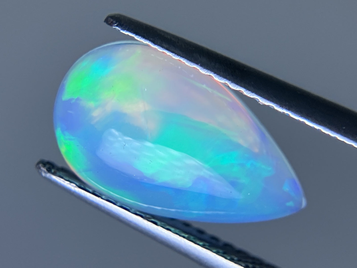 オパール 2.458ct 宝石ソーティング付き  14.4㎜×8.4㎜×4.5㎜  ルース（ 裸石 ） 3946YY