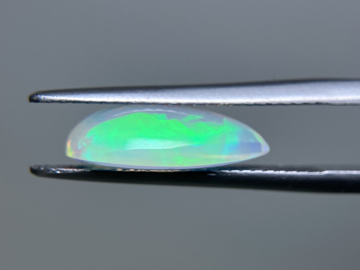 オパール 2.458ct 宝石ソーティング付き  14.4㎜×8.4㎜×4.5㎜  ルース（ 裸石 ） 3946YY