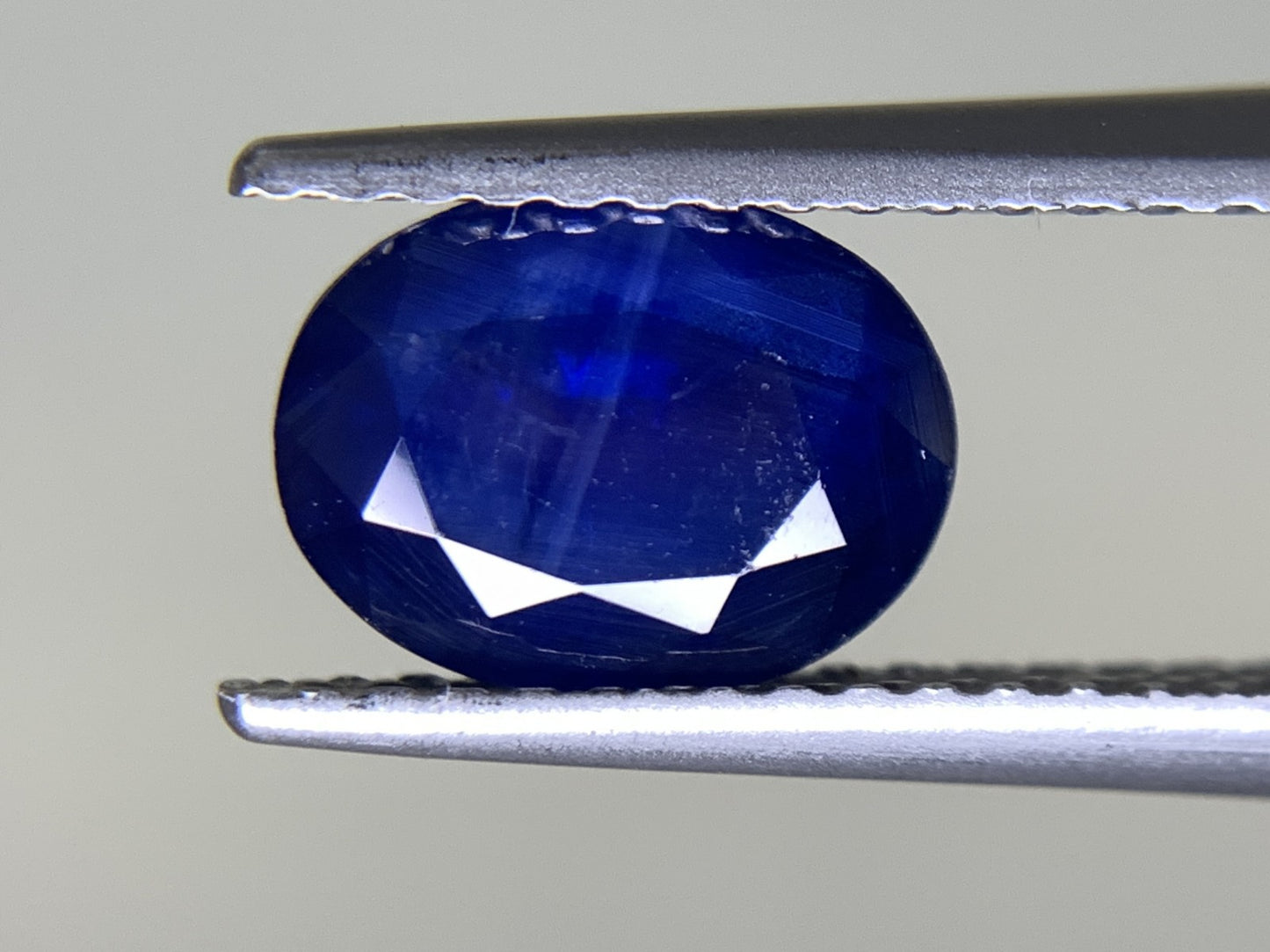サファイア 1.595ct 宝石ソーティング付き  7.9㎜×6.1㎜×3.8㎜ ルース（ 裸石 ） 2336Y
