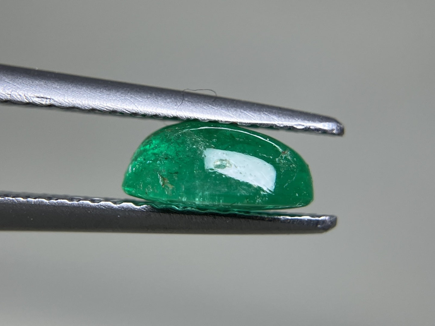 エメラルド 1.273ct 中央宝石ソーティング付き  8.0㎜×5.8㎜×3.5㎜  ルース（ 裸石 ） 3986YY