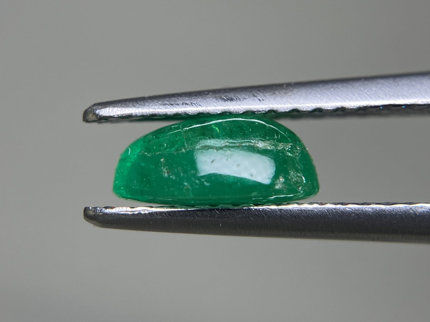 エメラルド 1.273ct 中央宝石ソーティング付き  8.0㎜×5.8㎜×3.5㎜  ルース（ 裸石 ） 3986YY