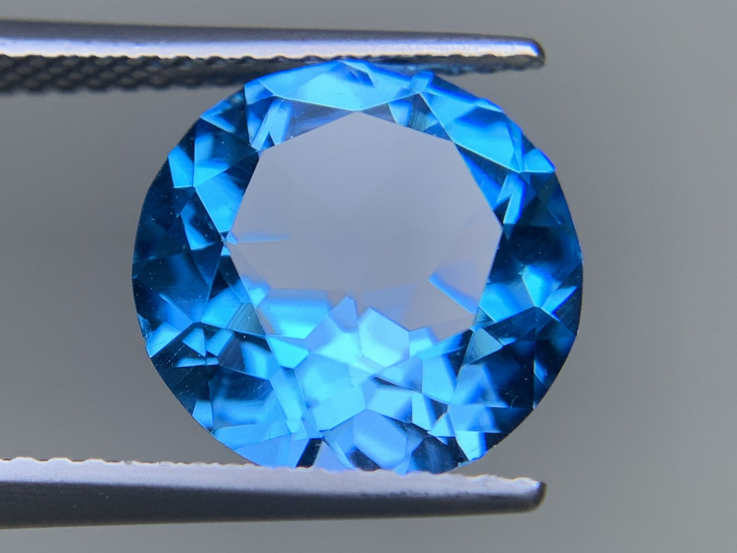 ブルートパーズ 天然 6.272ct 宝石ソーティング付き 11.7㎜×11.7㎜×6.5㎜ ルース（ 裸石 ） 6670Y