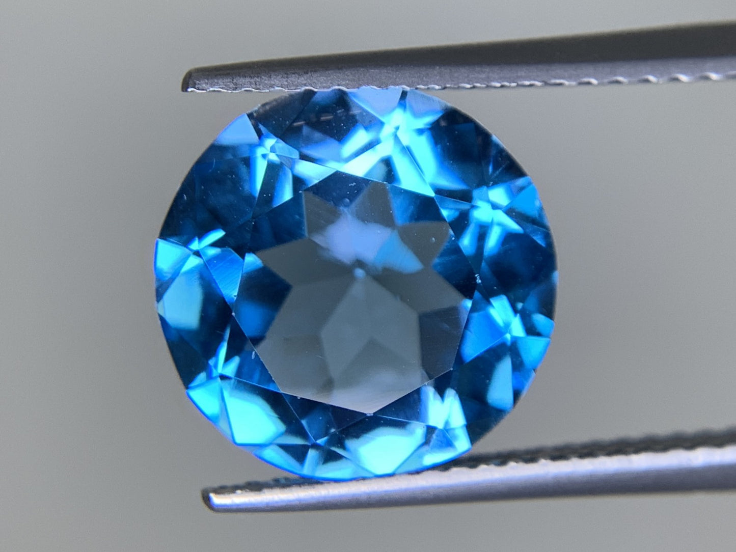 ブルートパーズ 天然 6.272ct 宝石ソーティング付き 11.7㎜×11.7㎜×6.5㎜ ルース（ 裸石 ） 6670Y
