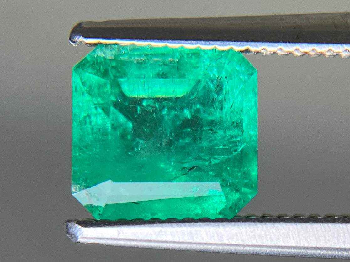 エメラルド 天然 1.538ct 中央宝石ソーティング付き 6.82㎜×6.52㎜×4.93㎜ ルース（ 裸石 ） 6297YY
