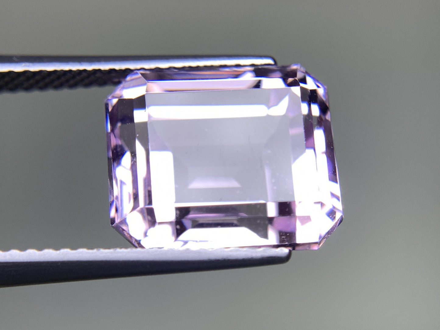 クンツァイト 11.848ct 中央宝石ソーティング付き 13.08㎜×11.08㎜×8.66㎜ 天然 ルース（ 裸石 ） 4753Y
