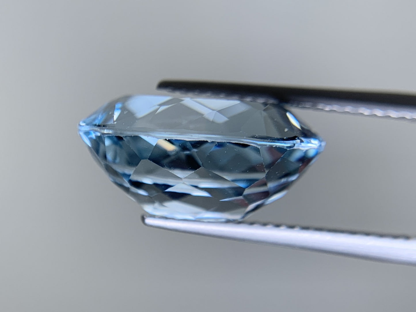 ブルートパーズ 天然 12.344ct 宝石ソーティング付き 16.0㎜×12.1㎜×7.9㎜ ルース（ 裸石 ） 6672Y