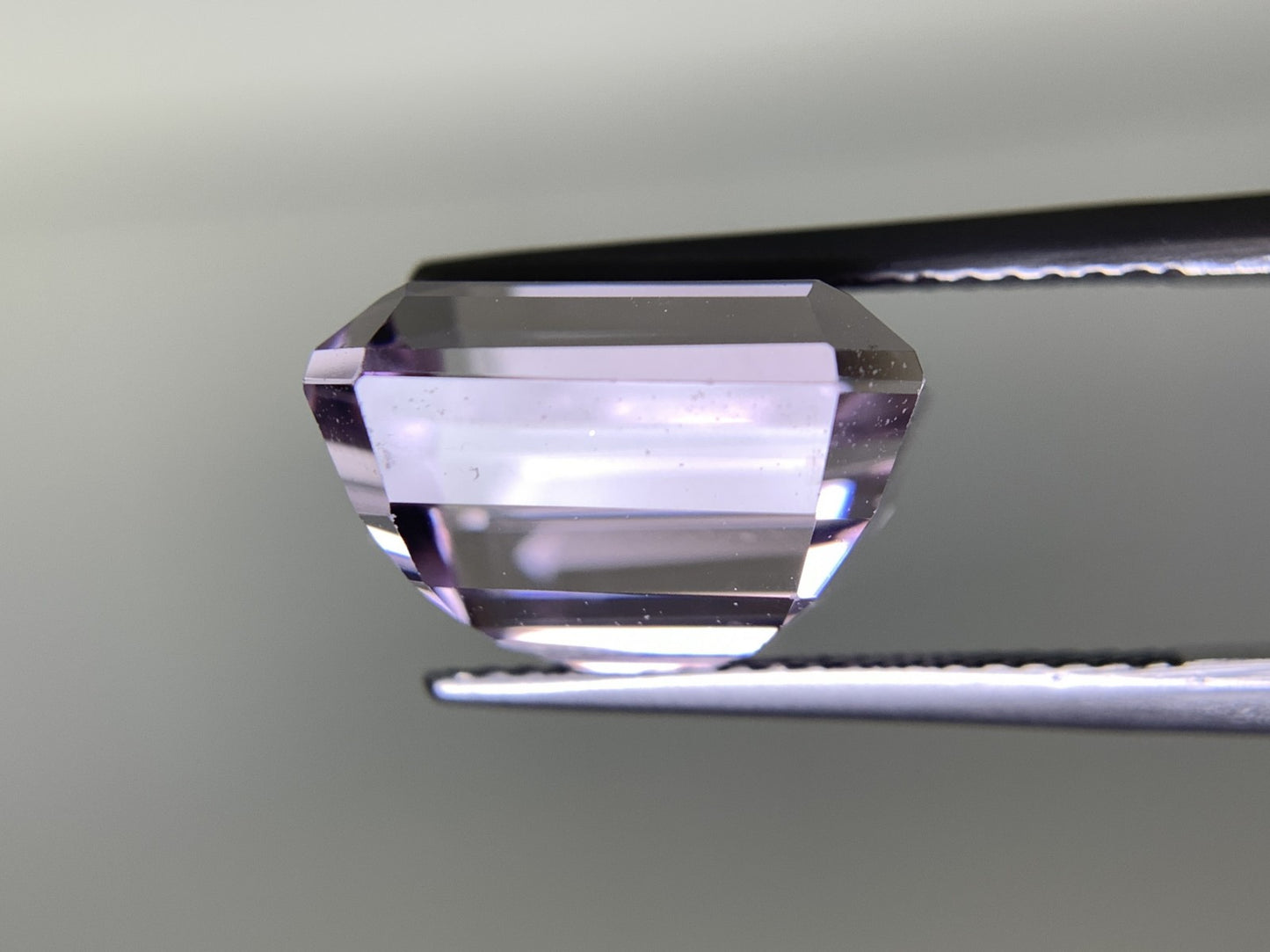 クンツァイト 11.848ct 中央宝石ソーティング付き 13.08㎜×11.08㎜×8.66㎜ 天然 ルース（ 裸石 ） 4753Y