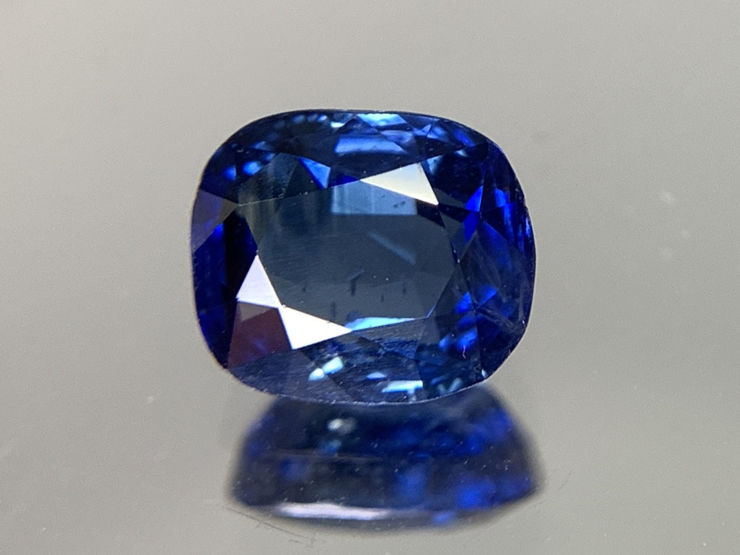 サファイア 1.787ct 宝石ソーティング付き  7.1㎜×6.0㎜×3.8㎜ ルース（ 裸石 ） 2335Y