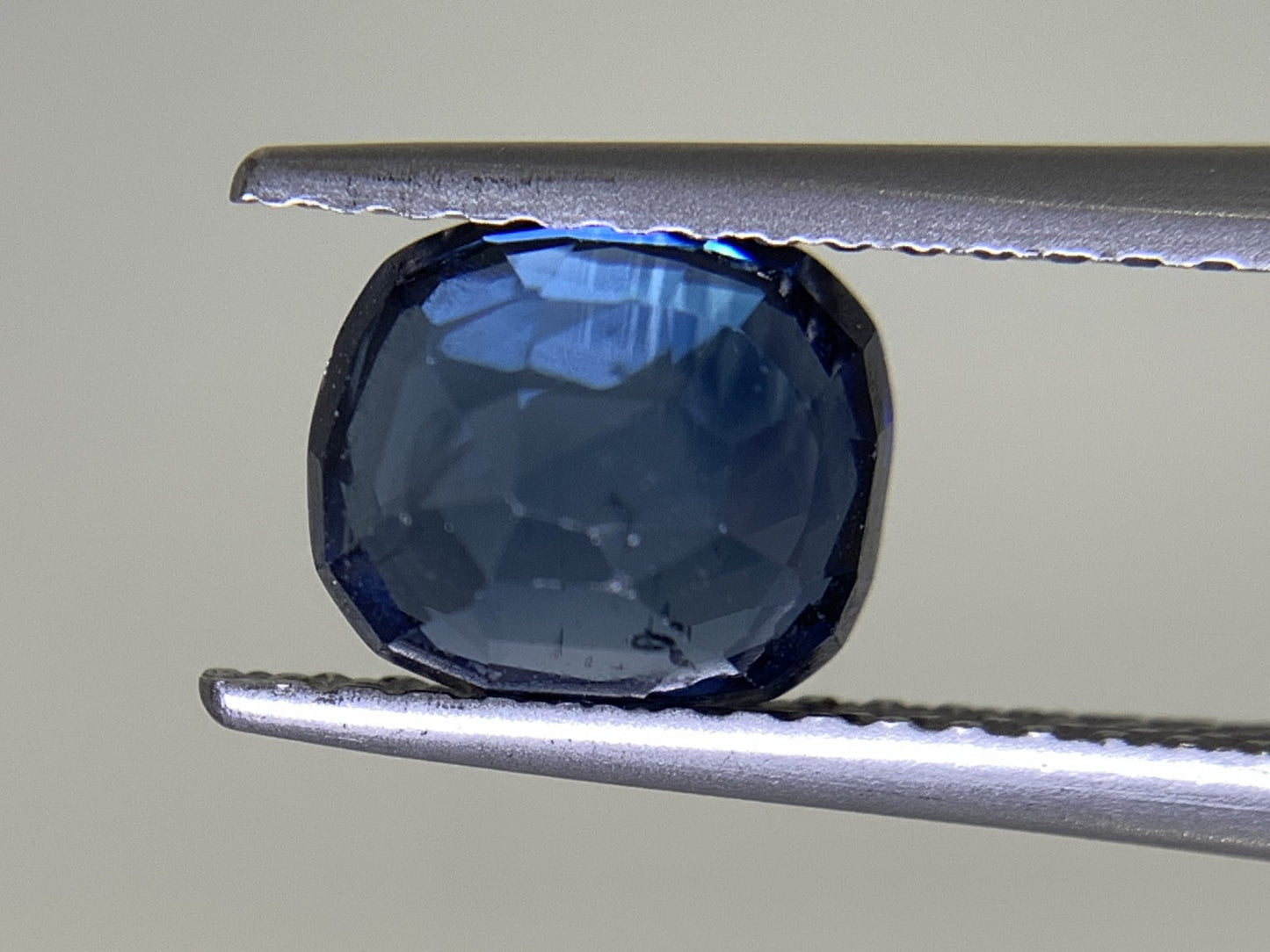 サファイア 1.787ct 宝石ソーティング付き  7.1㎜×6.0㎜×3.8㎜ ルース（ 裸石 ） 2335Y
