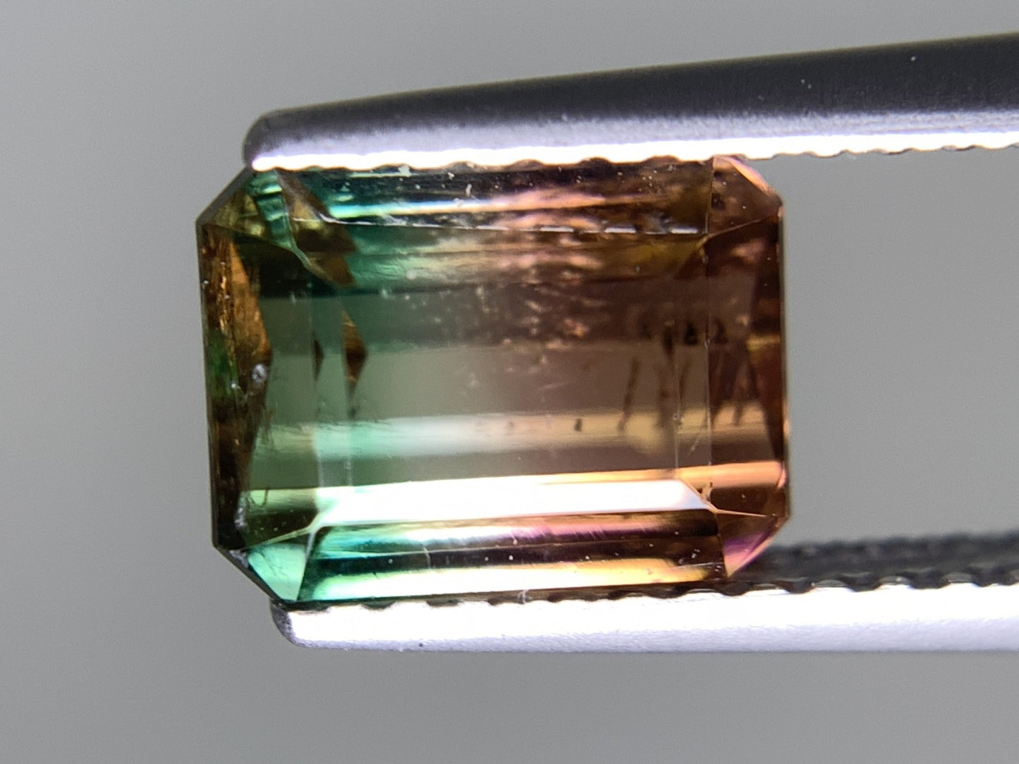 パーティカラードトルマリン 2.054ct  中央宝石ソーティング付き  7.77㎜×6.00㎜×4.85㎜  天然 ルース（ 裸石 ） 4755Y