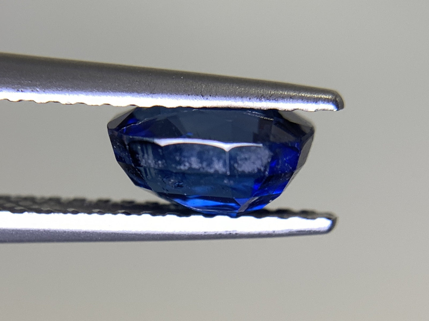 サファイア 1.787ct 宝石ソーティング付き  7.1㎜×6.0㎜×3.8㎜ ルース（ 裸石 ） 2335Y