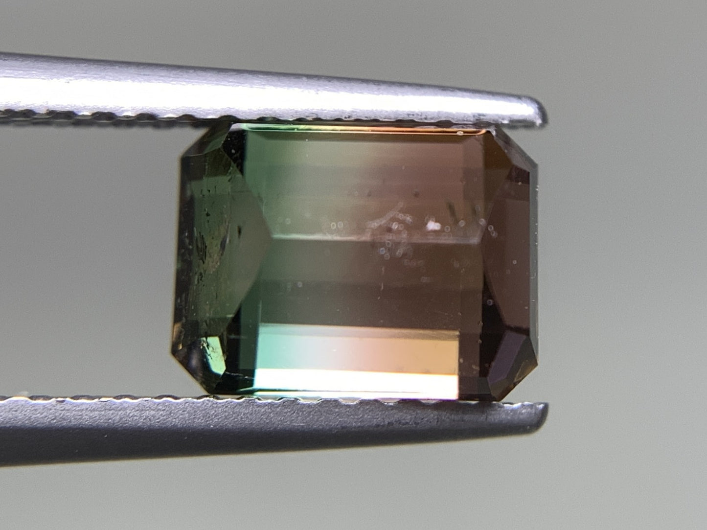 パーティカラードトルマリン 2.054ct  中央宝石ソーティング付き  7.77㎜×6.00㎜×4.85㎜  天然 ルース（ 裸石 ） 4755Y