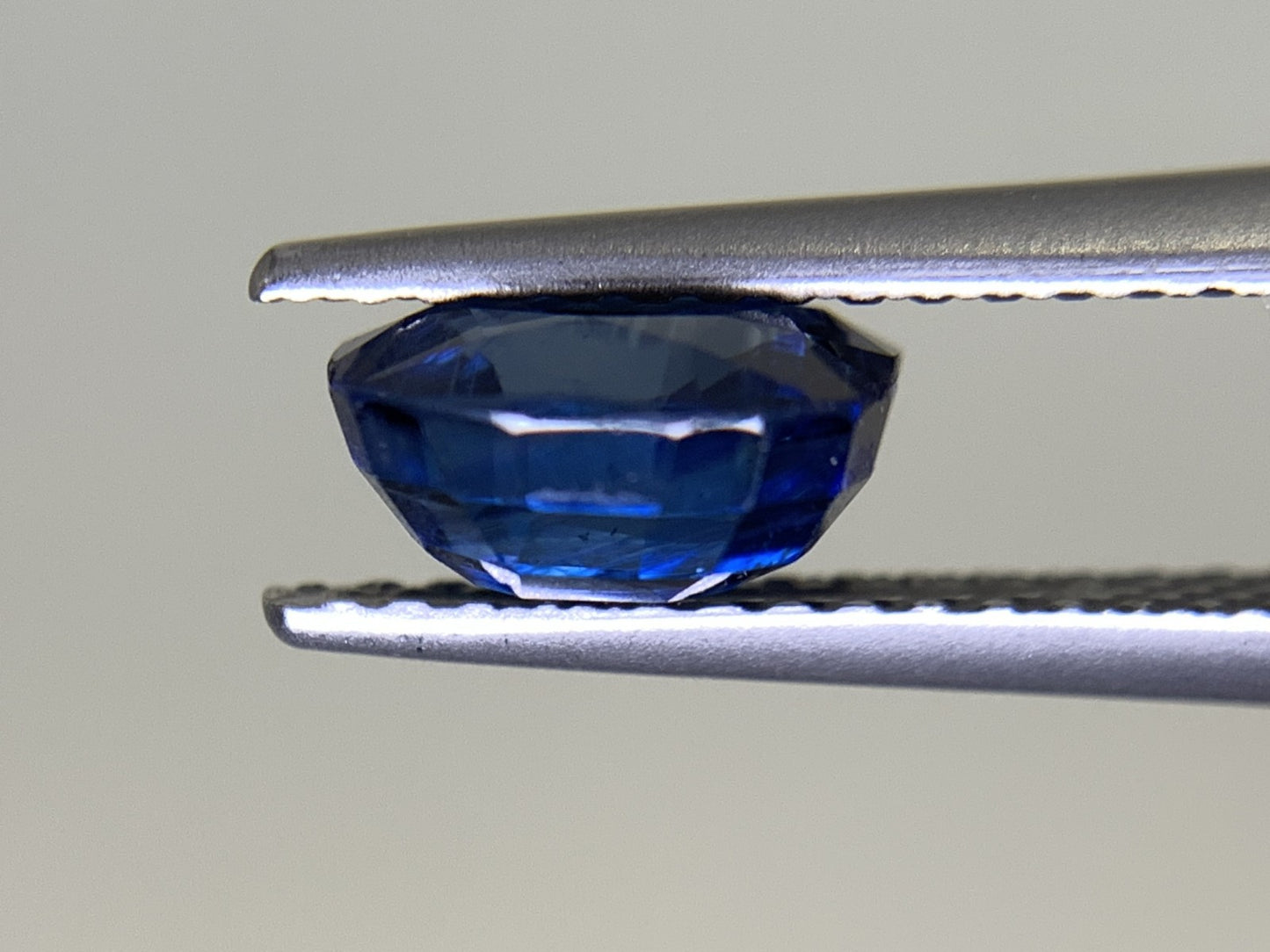 サファイア 1.787ct 宝石ソーティング付き  7.1㎜×6.0㎜×3.8㎜ ルース（ 裸石 ） 2335Y