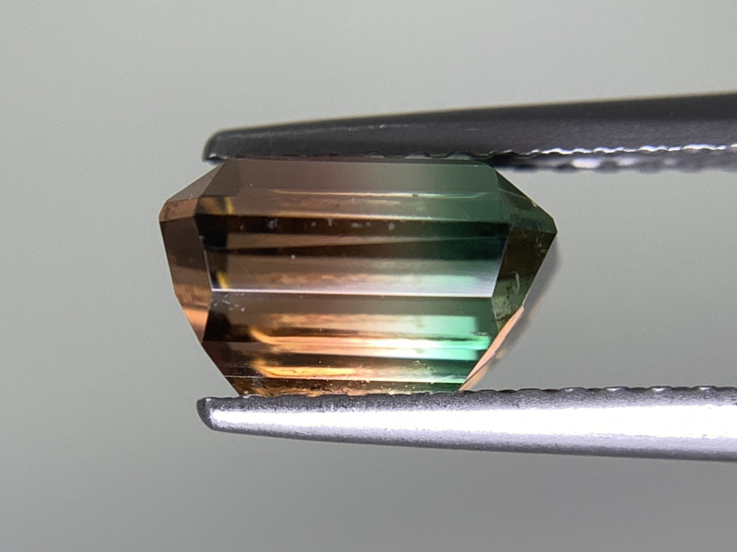 パーティカラードトルマリン 2.054ct  中央宝石ソーティング付き  7.77㎜×6.00㎜×4.85㎜  天然 ルース（ 裸石 ） 4755Y