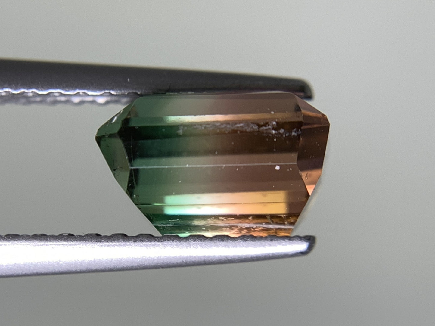 パーティカラードトルマリン 2.054ct  中央宝石ソーティング付き  7.77㎜×6.00㎜×4.85㎜  天然 ルース（ 裸石 ） 4755Y