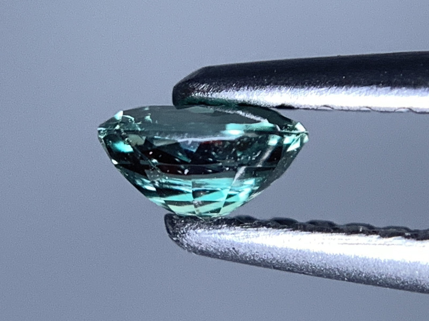 アレキサンドライト 天然 0.326ct 中央宝石ソーティング付き 4.60㎜×3.57㎜×2.45㎜ ルース（ 裸石 ） 6868Y