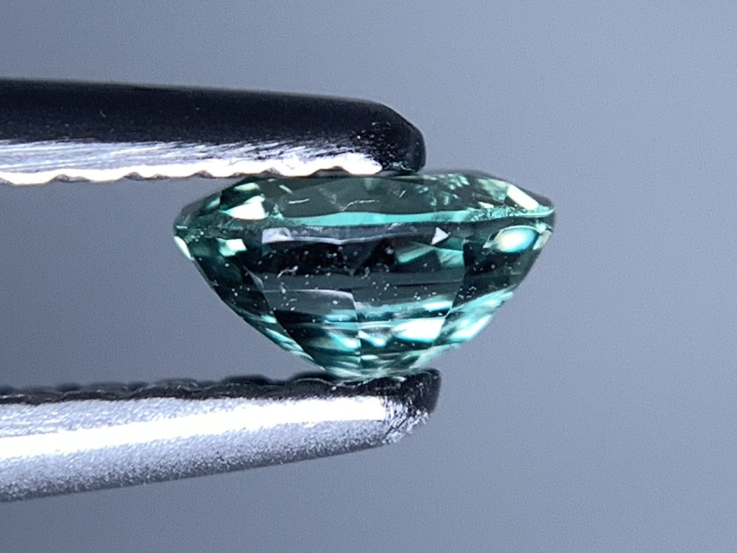 アレキサンドライト 天然 0.326ct 中央宝石ソーティング付き 4.60㎜×3.57㎜×2.45㎜ ルース（ 裸石 ） 6868Y