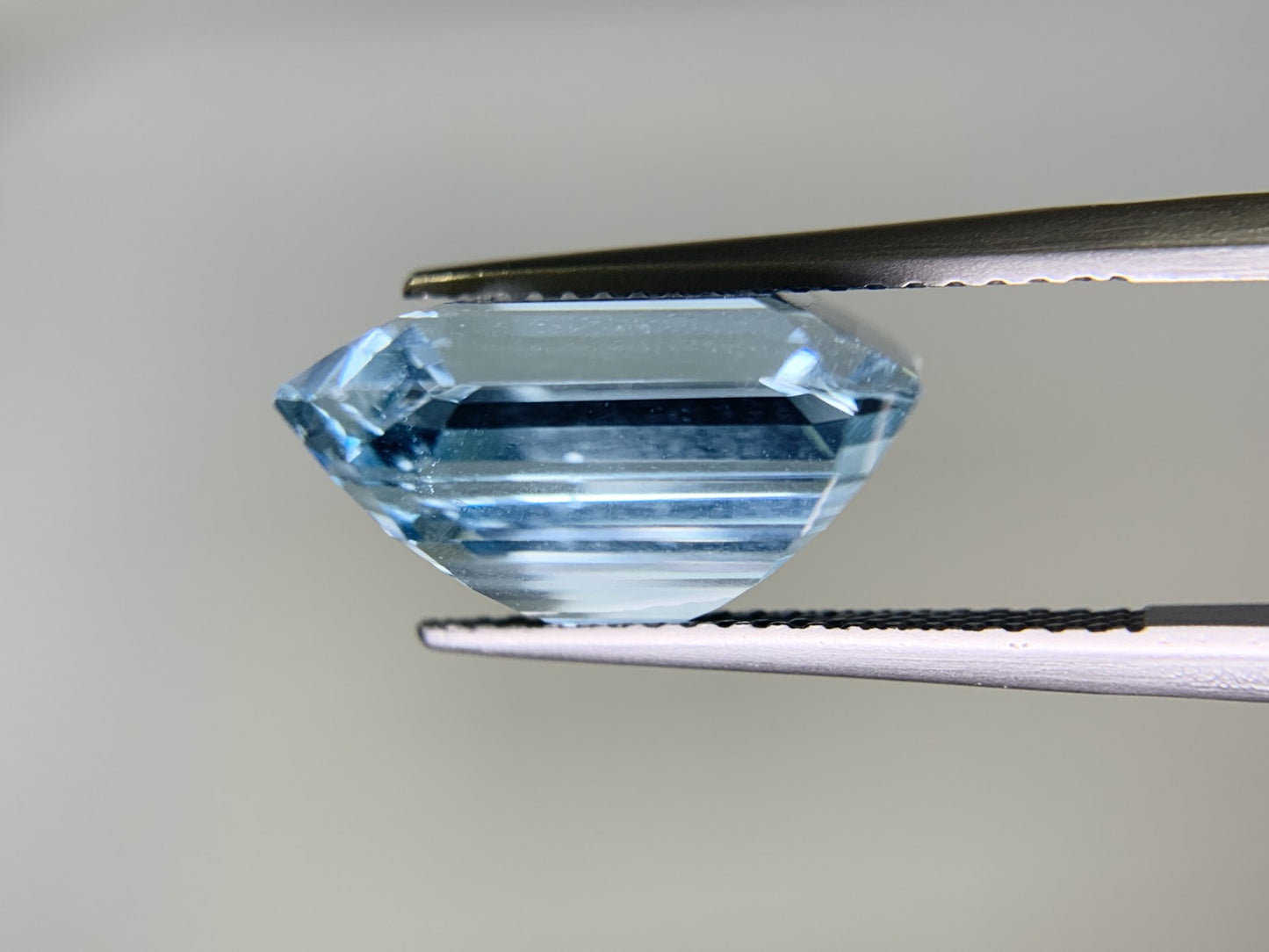 アクアマリン　9.140ct　宝石ソーティング付き　14.08㎜×11.90㎜×7.97㎜　 ルース（ 裸石 ）　 1765Y