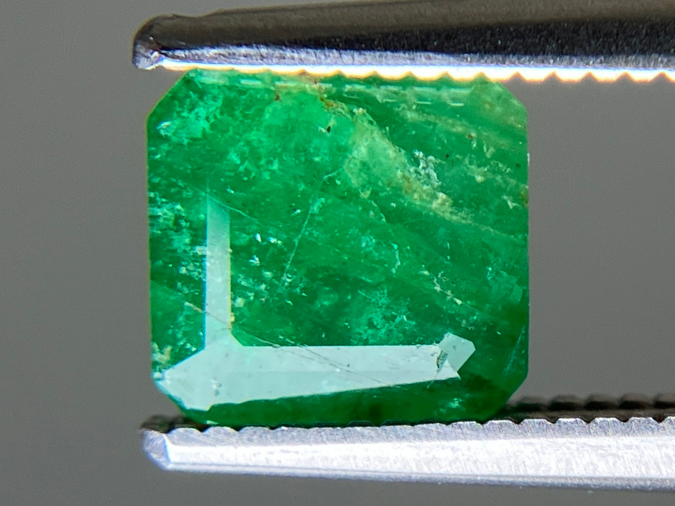 エメラルド 天然 1.176ct 中央宝石ソーティング付き 6.55㎜×6.17㎜×3.29㎜ ルース（ 裸石 ） 6330YY