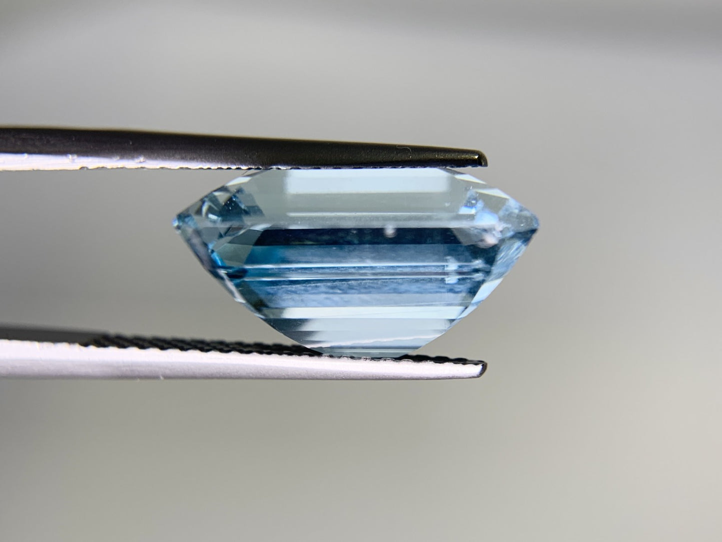 アクアマリン　9.140ct　宝石ソーティング付き　14.08㎜×11.90㎜×7.97㎜　 ルース（ 裸石 ）　 1765Y