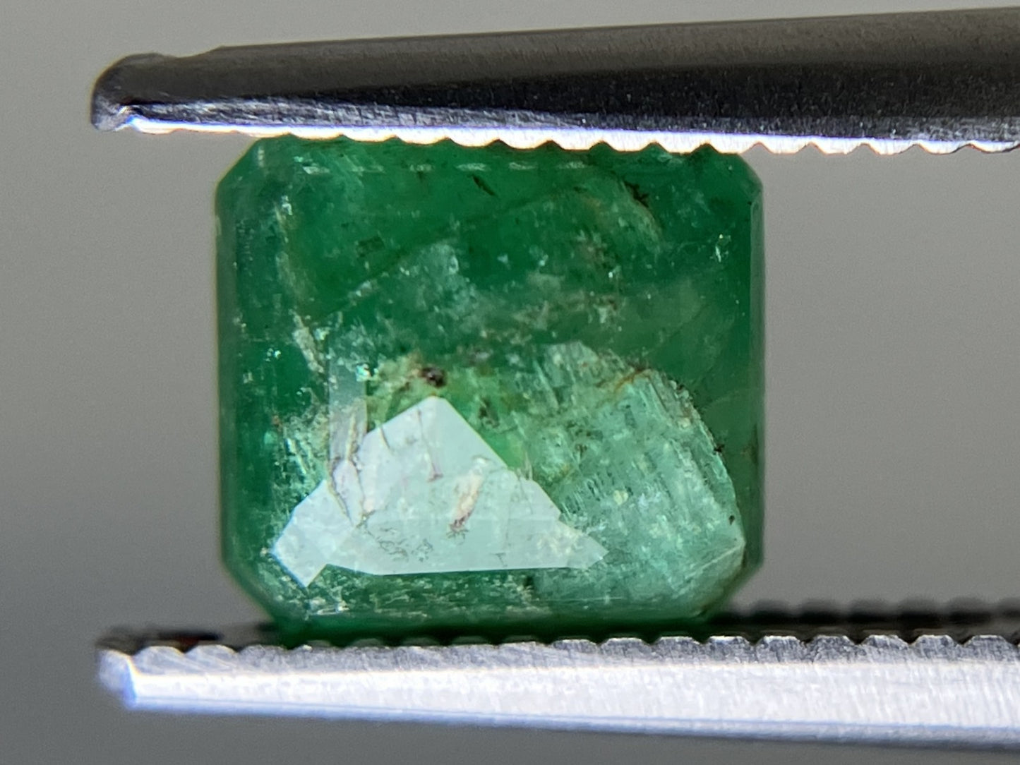 エメラルド 天然 1.176ct 中央宝石ソーティング付き 6.55㎜×6.17㎜×3.29㎜ ルース（ 裸石 ） 6330YY