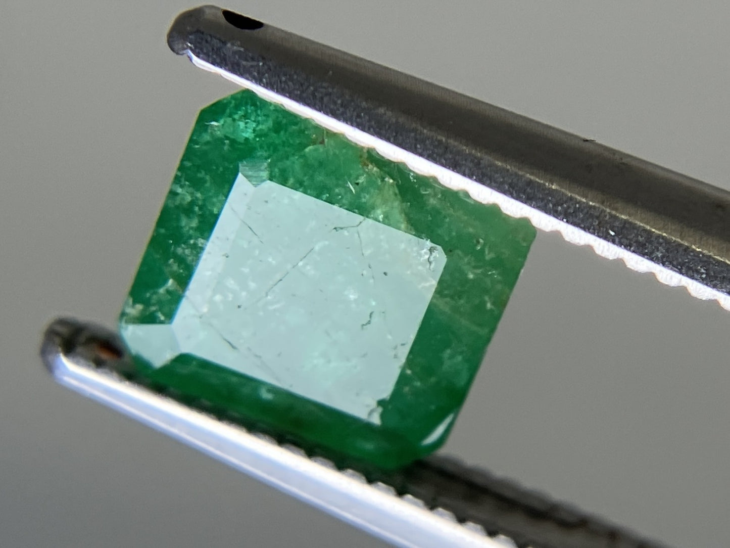 エメラルド 天然 1.176ct 中央宝石ソーティング付き 6.55㎜×6.17㎜×3.29㎜ ルース（ 裸石 ） 6330YY