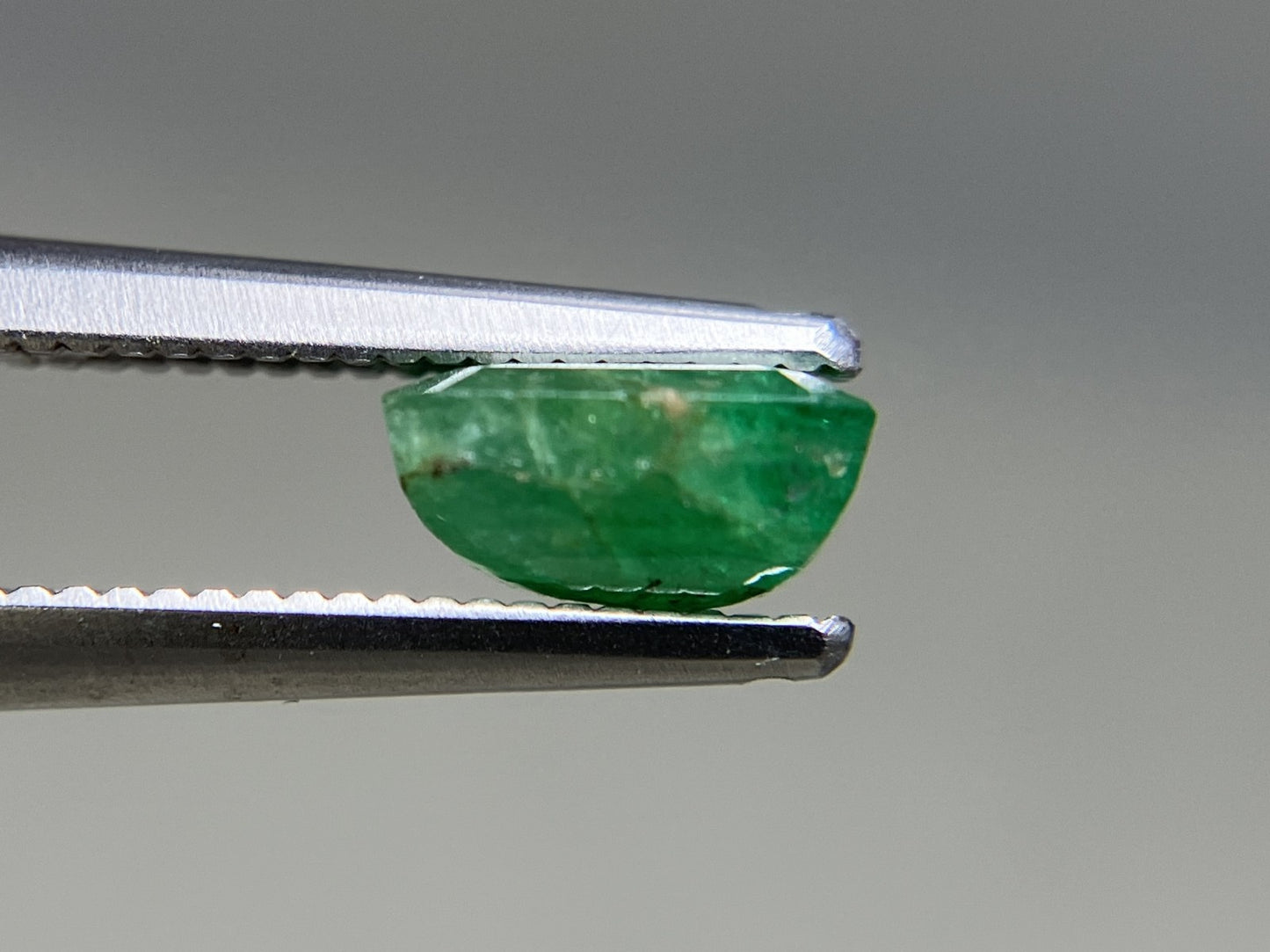 エメラルド 天然 1.176ct 中央宝石ソーティング付き 6.55㎜×6.17㎜×3.29㎜ ルース（ 裸石 ） 6330YY