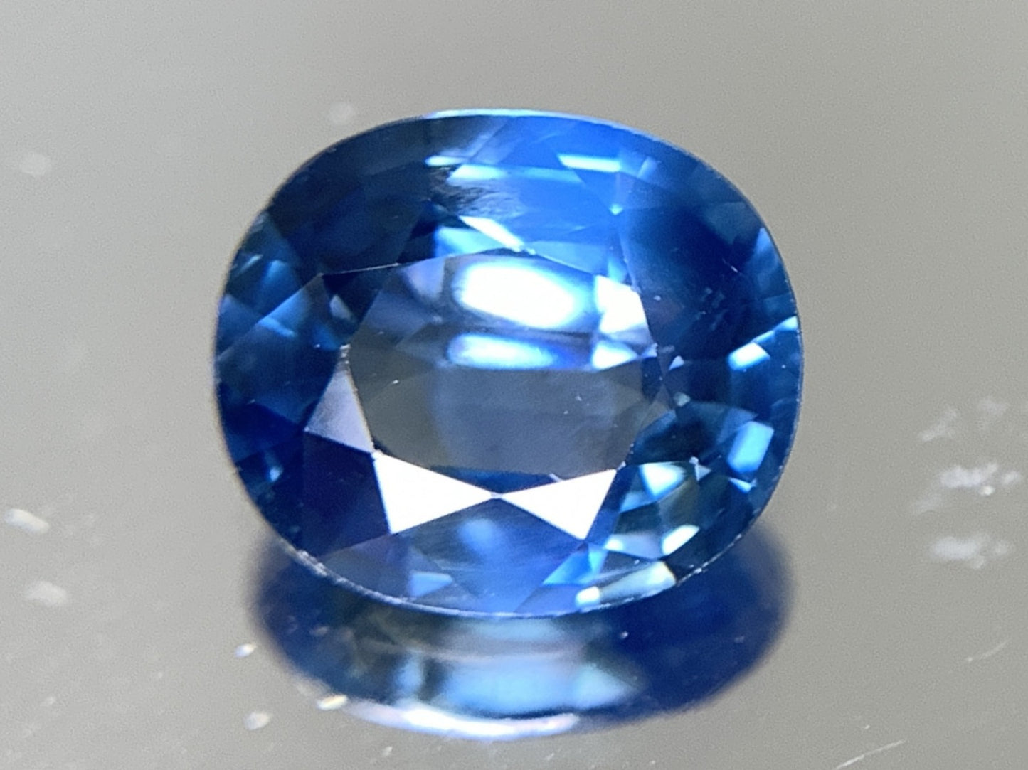 サファイア 1.611ct 宝石ソーティング付き  7.7㎜×6.7㎜×3.3㎜ ルース（ 裸石 ） 2295Y